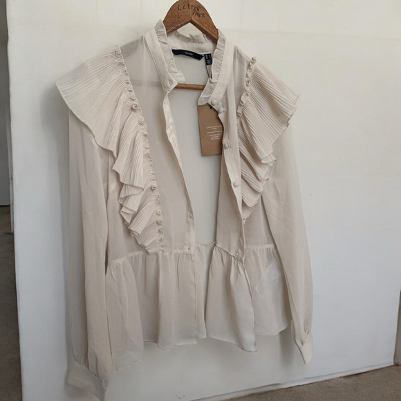 Vero Moda Tops - NWT VERO MODA Elegant Cream Ruffled Women's Top blouse S